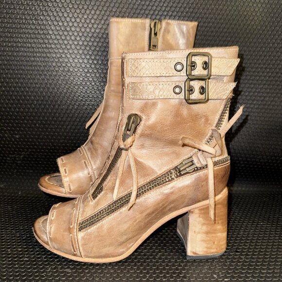 Freebird by Steven Zombi Taupe Ice Leather Peep Toe Heeled Bootie Womens Size 10 - Picture 1 of 12